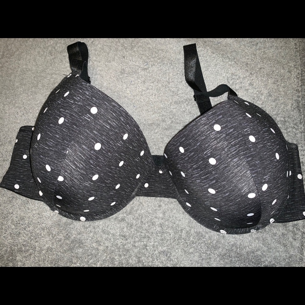 BNWOT Size 42 DD bra with underwire.